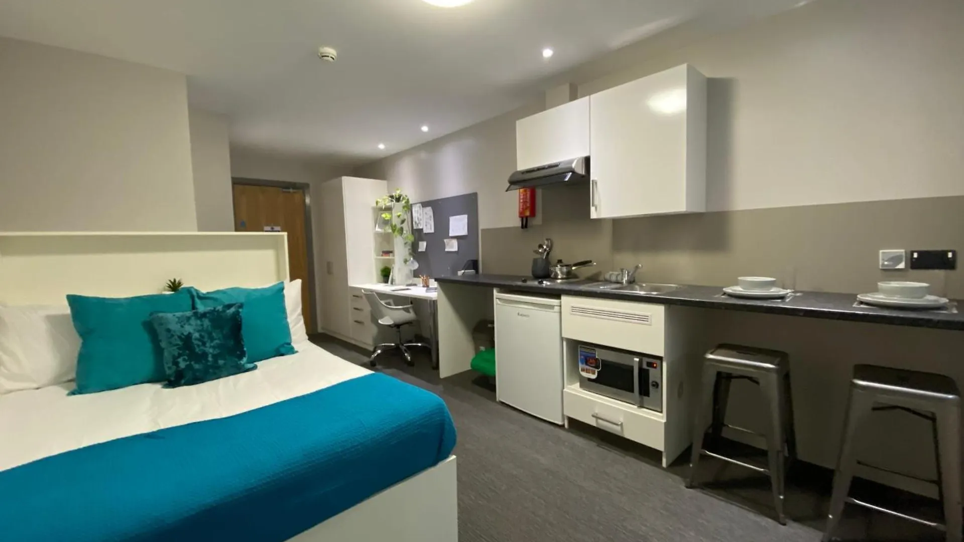For Students Only Student Roost John Bell House Belfast Apartment 0*,